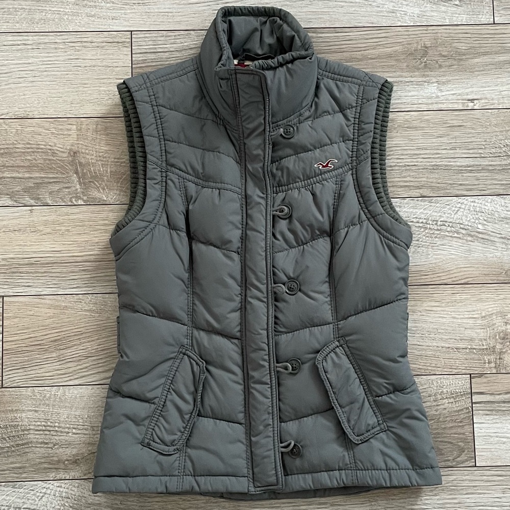 Hollister puffer vest size S